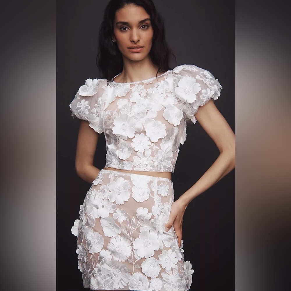Elliatt Selene Short-Sleeve 3D Floral Lace Mini Skirt Set